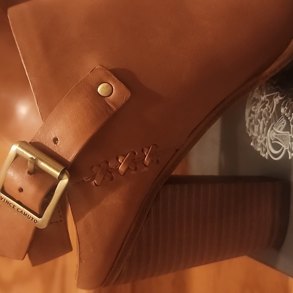 NIB Vince Camuto "Finola" Buckle Strap Mules Tan 9M - Picture 2 of 13